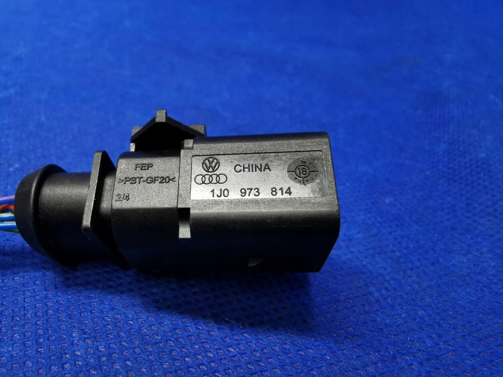 Купити Колодка штекер джгут оригінал audi vw skoda 1j0973814