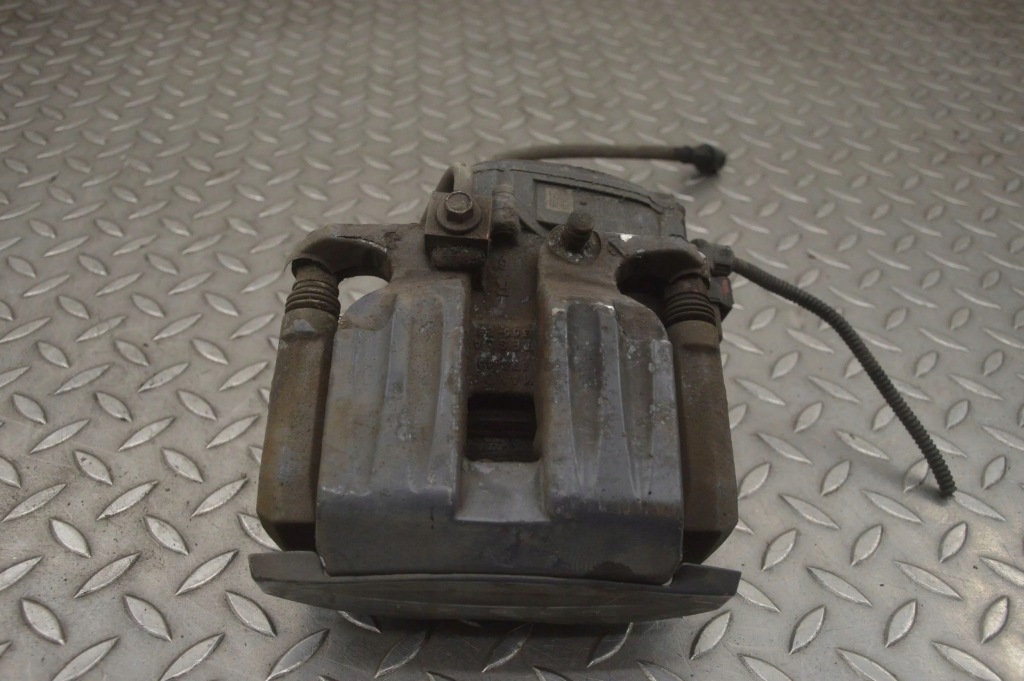 Купить Tesla model s 2016 правая сторона задний суппорт тормозной