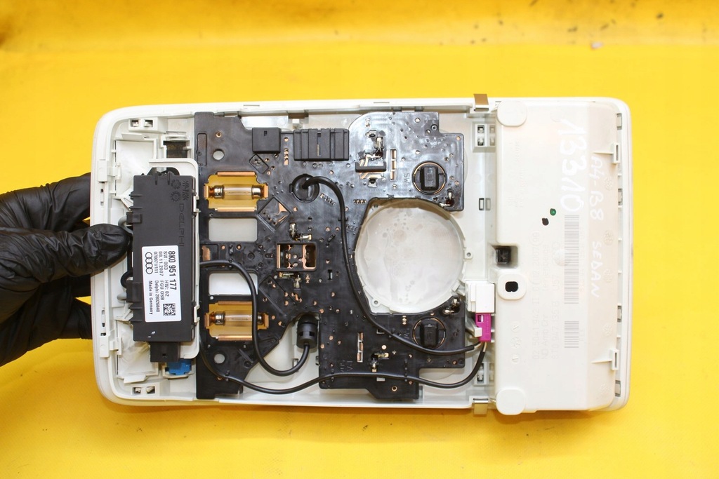 фото №7, Лампа потолочный audi оригинальный номер 8t0947135b