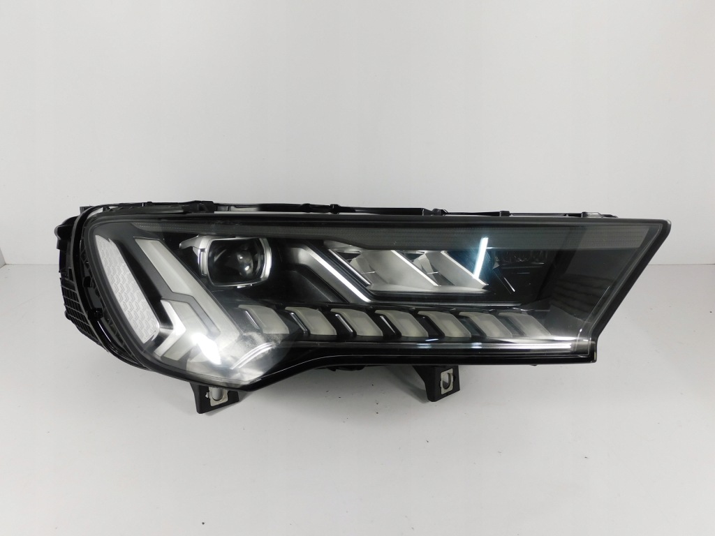 Купити Audi q7 4m рестайлінг  фара правий matrix 4m0941040c
