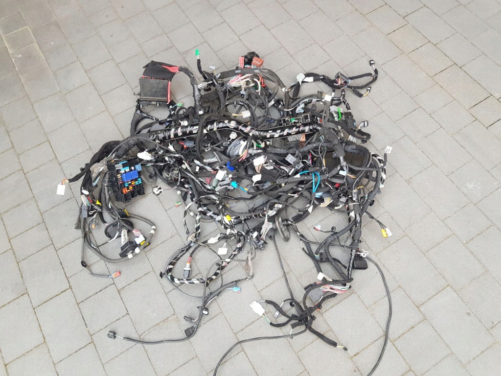 Купить Жгут электропроводка салона renault megane iv kombi 1.2 автоматическая коробка передач 241636796r