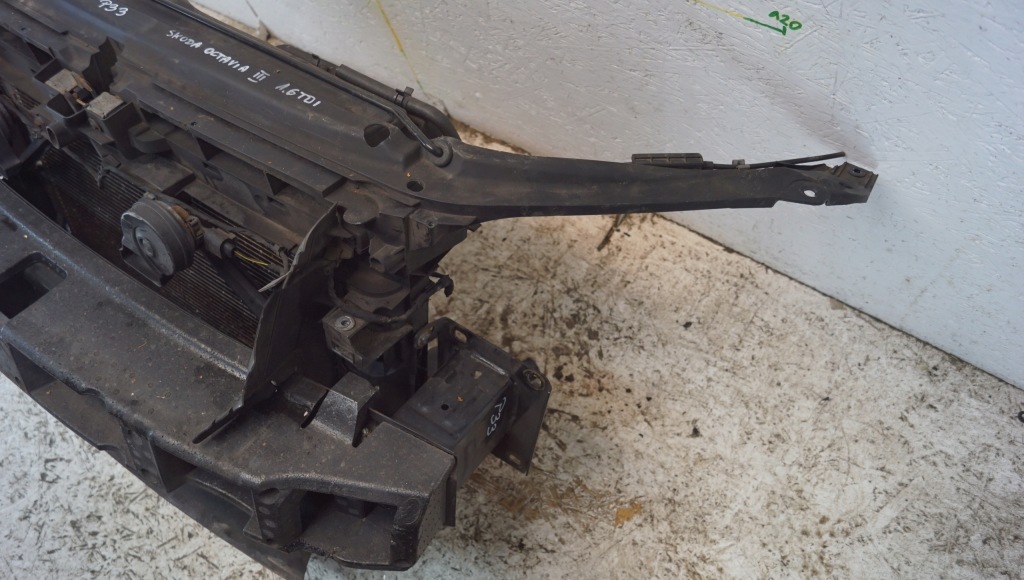 Pas передний радиатор skoda octavia iii 1.6 tdi автоматическая коробка передач Доставка