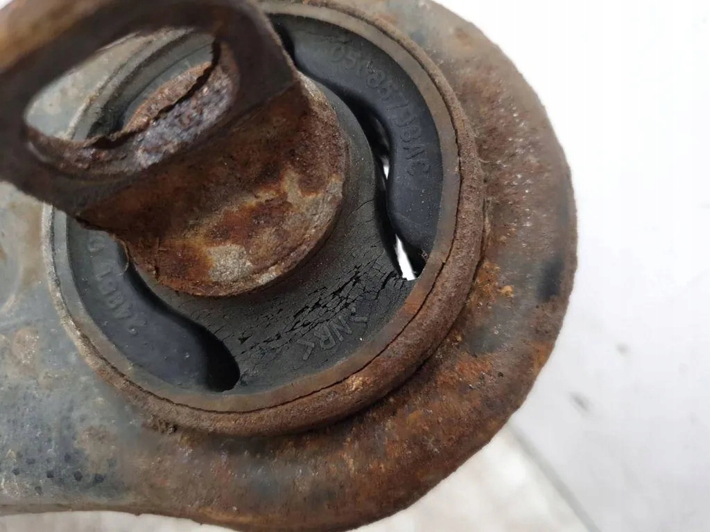 Поворотный кулак задняя левая fiat freemont 345_ 04779908ab 1.96l дизель 2013 Киев