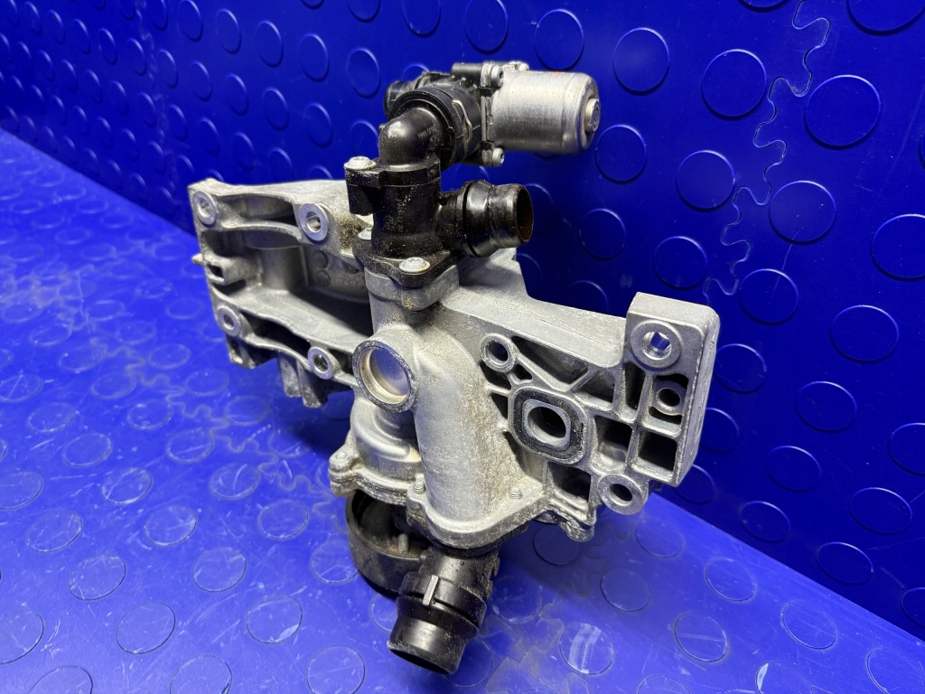 Купити Насос води корпус термостата патрубок води 8650988 bmw g20 2.0 b46 oem