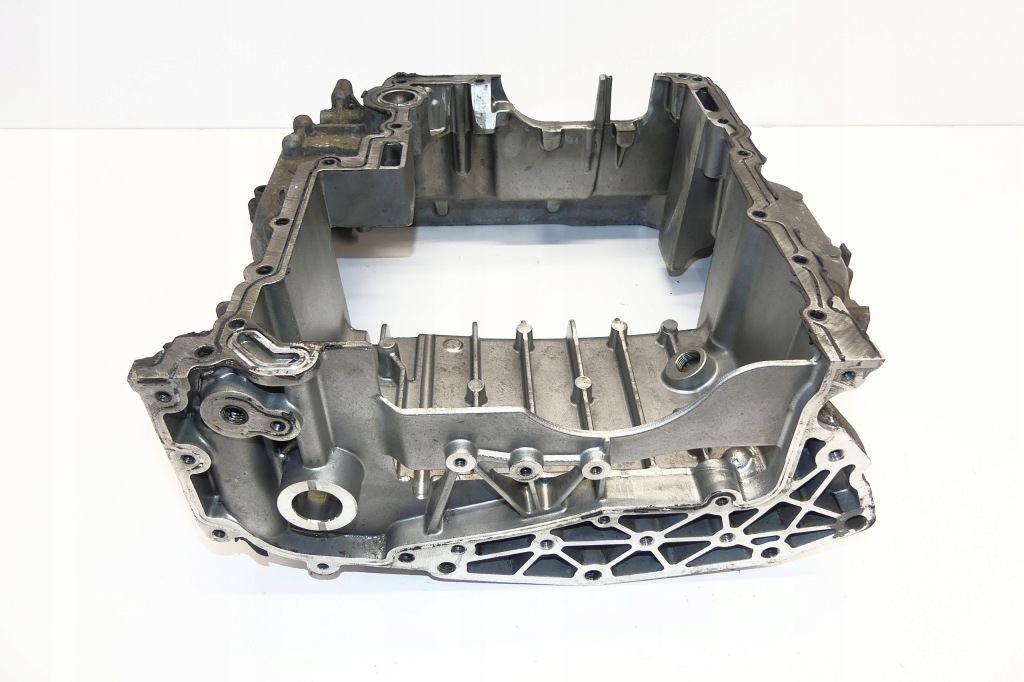 Audi a4 b8 a5 8t 2.7 tdi cgk піддон масляна верхній Київ