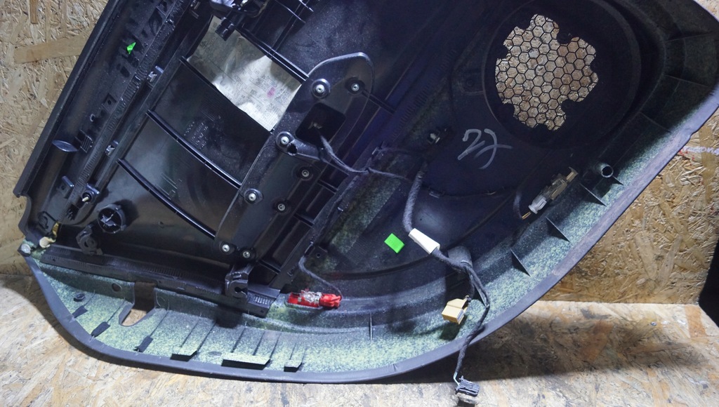 фото №12, Обшивка дверь правый задняя audi a4 b7 bose