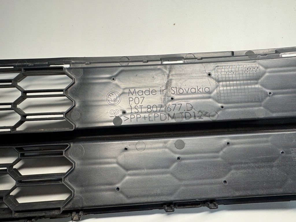 фото №9, Skoda citigo lift решётка средняя 1st807677d