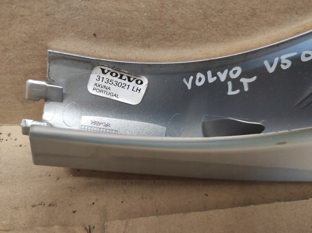 фото №6, Volvo v50 заглушка рейлинг левая задняя 31353021