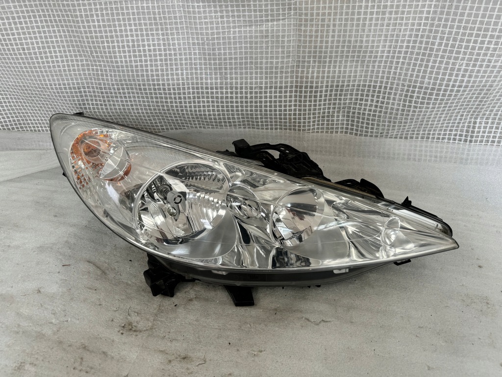 фото №1, Peugeot 207 правая лампа передняя