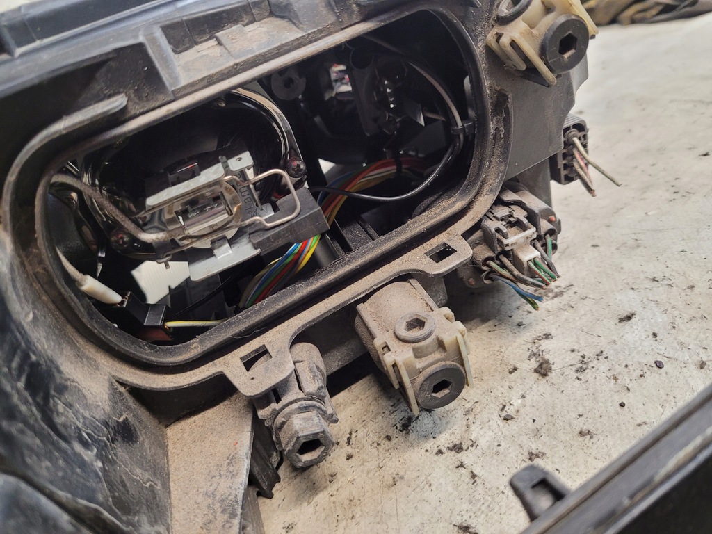 фото №15, Лампа лівий перед ксенон f014003906l mazda 6 fl 07r.