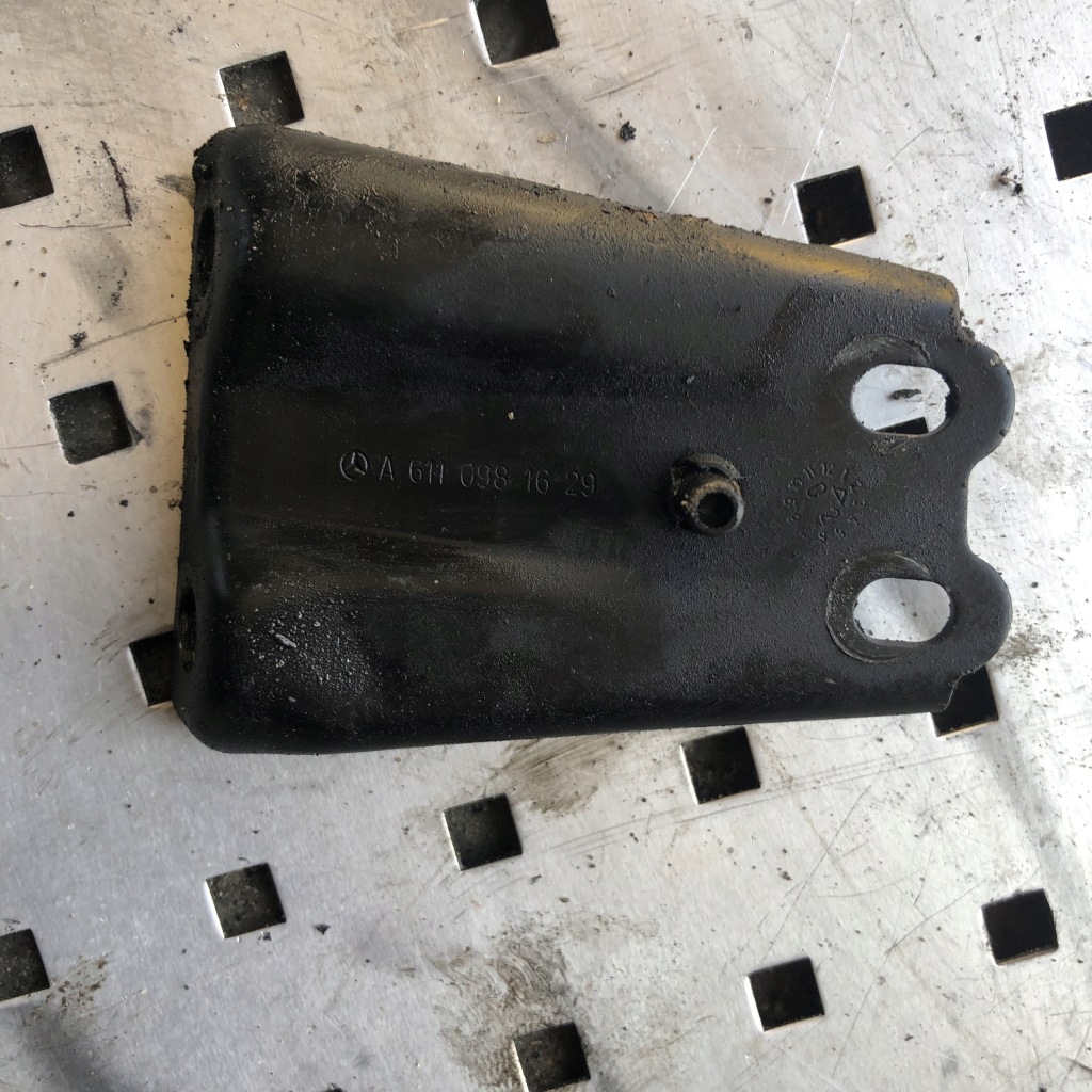 фото №1, Кронштейн дросель mercedes w203 a6110981629
