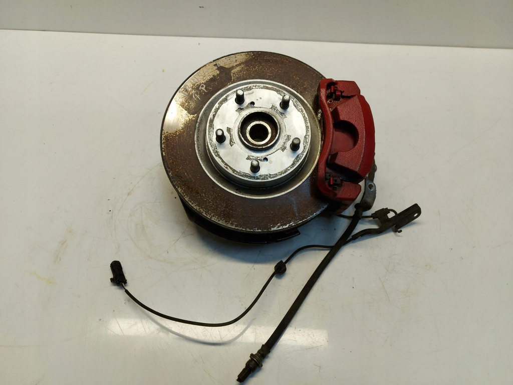 фото №1, Toyota prius + поворотный кулак правый перед