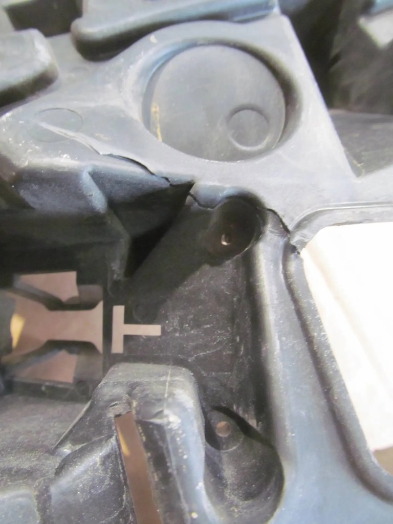 Купить Volvo v40 2 ii cc 12-19 направляющая кронштейн бампера правый перед правое c402