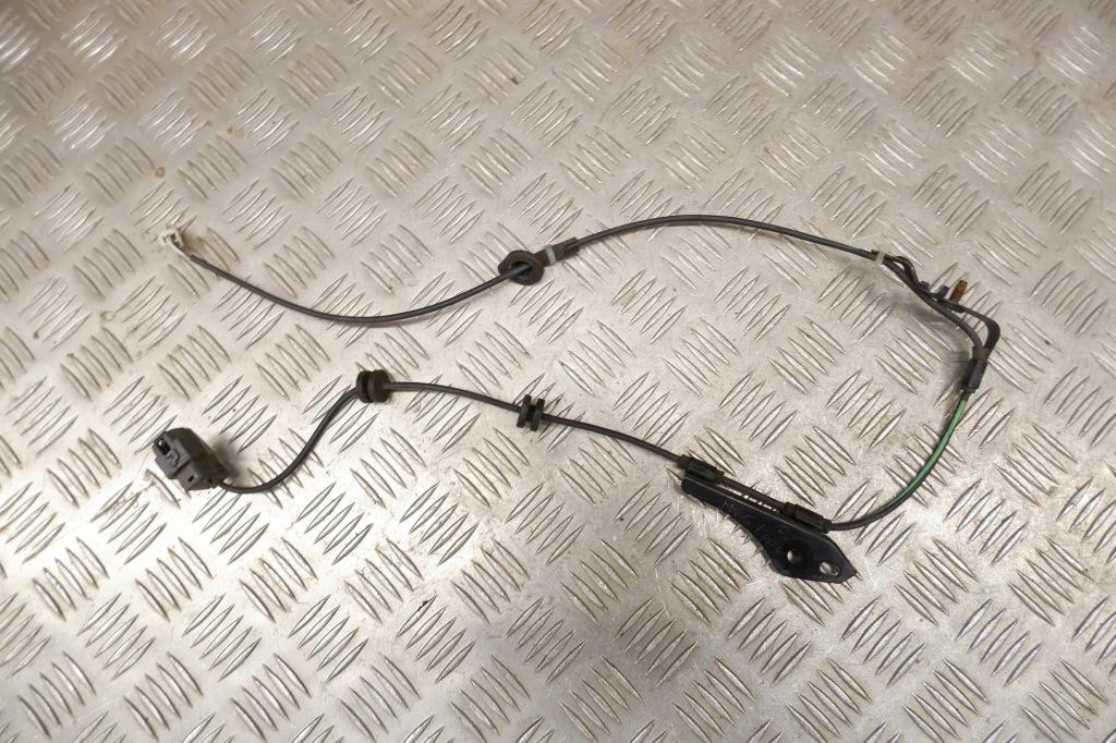 Проводка заднего датчика abs toyota prius plus _w4_ 8951647090 1.8l Киев