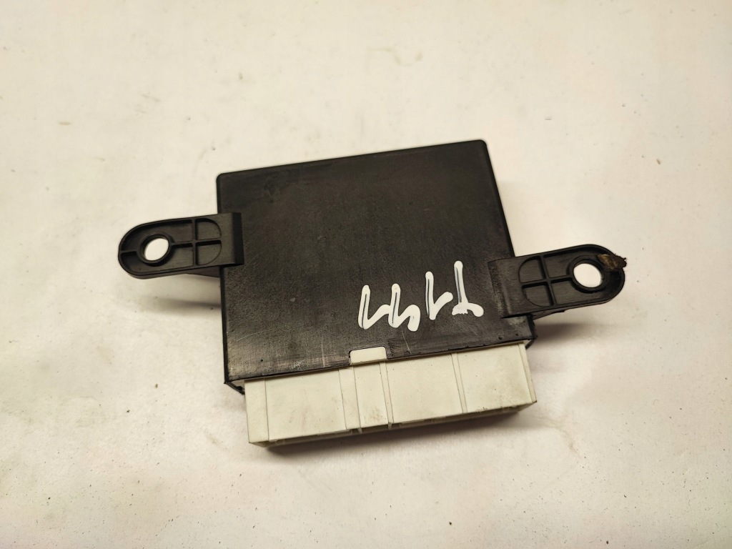 Tesla model x модуль pdc 110030800a 2017 с Разборки