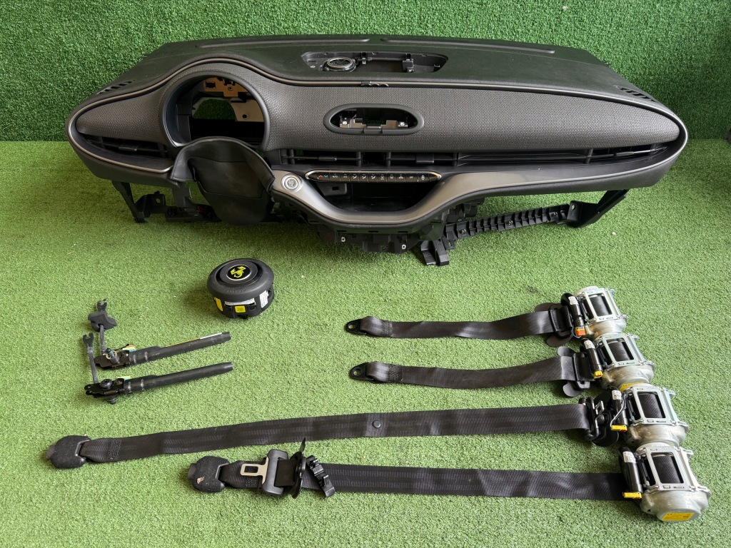 фото №1, Консоль панель приладів подушки безпеки ремені abarth fiat 500e