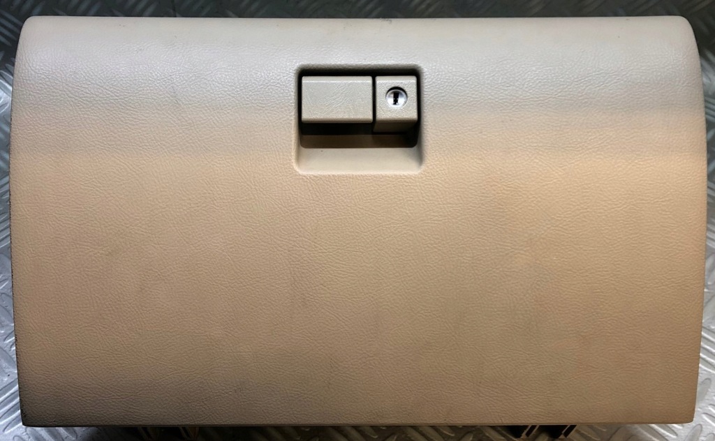 фото №1, Lexus is i бардачок пассажира