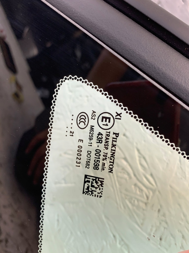 фото №3, Aston martin db11 cabrio стекло левый задняя