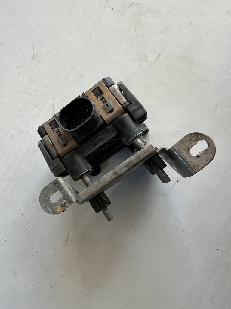 Купить Tesla s рестайлинг  модуль блок управления радар disctronic + кронштейн