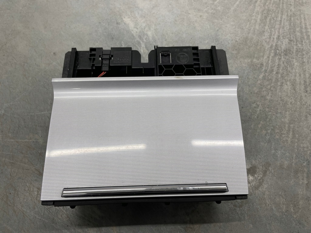 фото №1, Попільничка бардачок зарядний пристрій octavia iii 3 оригінал