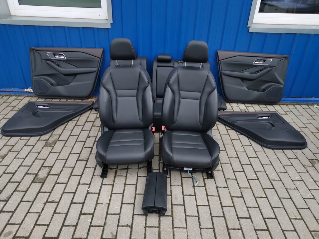 фото №1, Nissan rogue x-trail t33 сиденья заднее сиденье обшивки комплект кожа