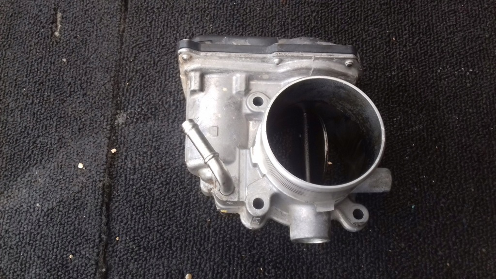 фото №4, Дроссельная заслонка 2.4 toyota hilux viii 26100-0e010