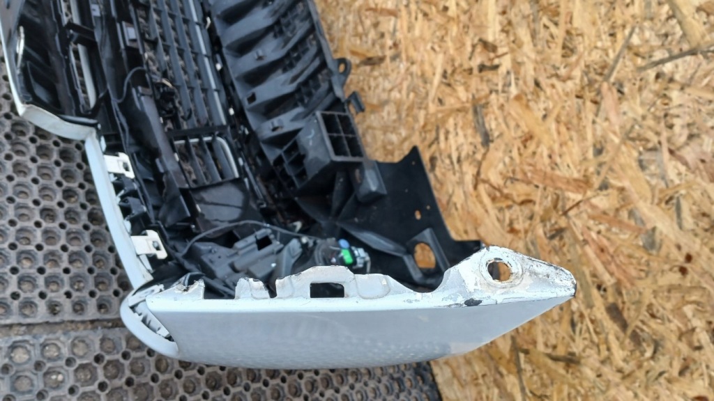 Renault megane 3 кабриолет  бампер перед ov369 противотуманная фара pdc Цена