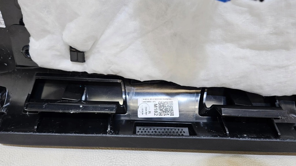 фото №13, Обивка обшивка дверь левый кнопки maserati grecale nowe оригинал идеальное состояние