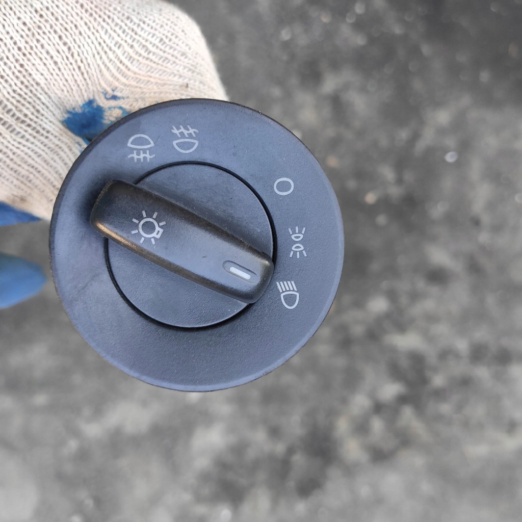 фото №1, Выключатель света skoda octavia ii 2 1z0941431c