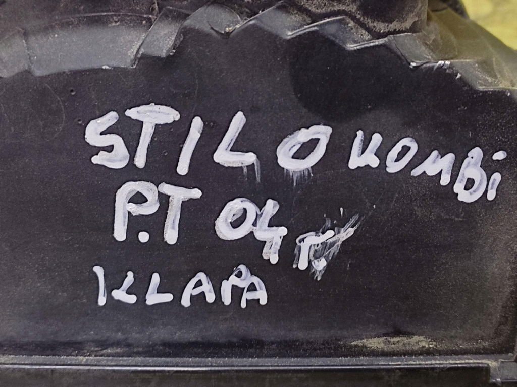 Fiat stilo універсал фара правий задній w кришці  51717942 в Україні