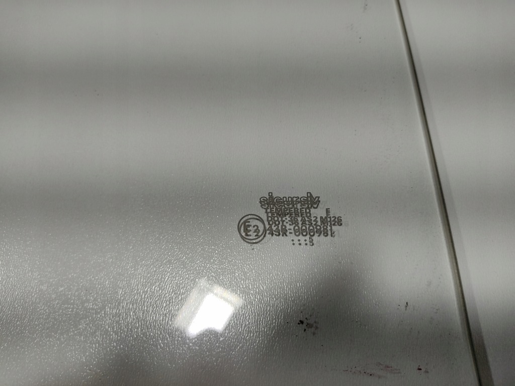 Купити Скло двері ліва перед передня land rover defender 1999-2007