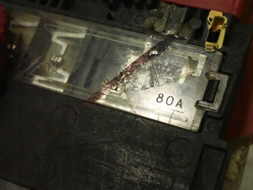 фото №5, Suzuki alto nissan pixo 1.0 09 - клемма плюсовая