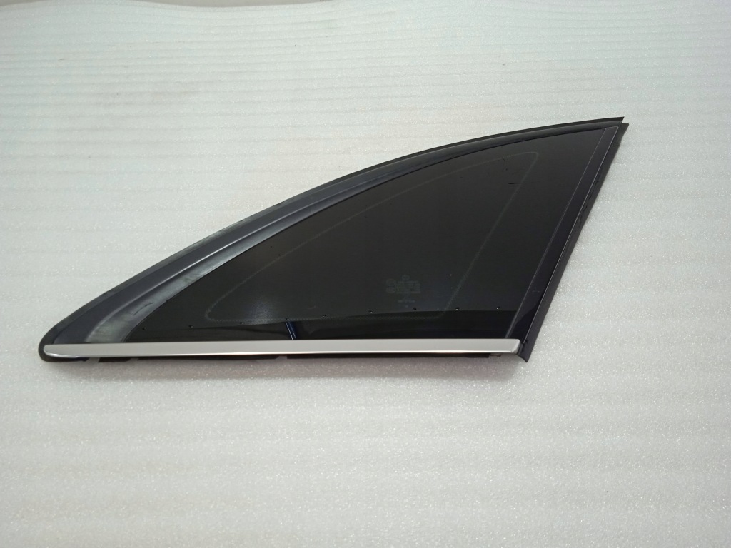 фото №1, Mercedes b-klasa w246 скло кузовна права задня