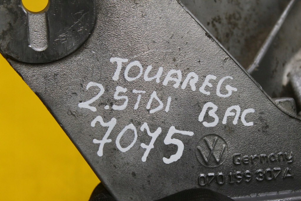 фото №9, Кронштейн двигателя touareg 2.5 tdi 070199307a