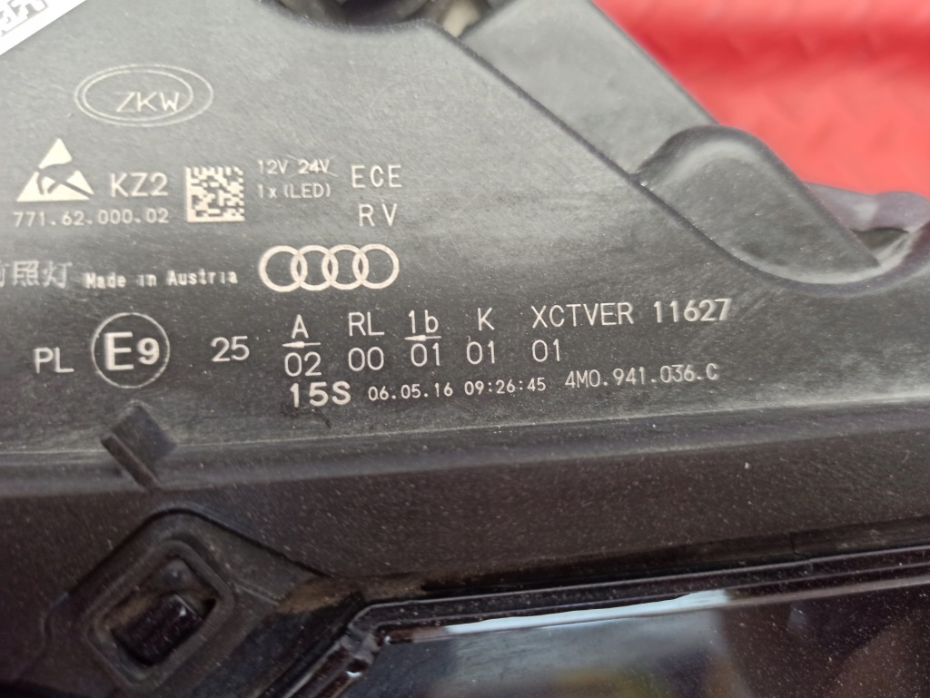 Audi q7 matrix led 4m 4m0 nie-klejona оригинал  хорошее состояние европа  гибрид фара правый с Разборки