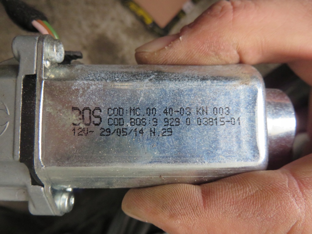 фото №2, Моторчик шторка панорамная крыша volvo v40 r