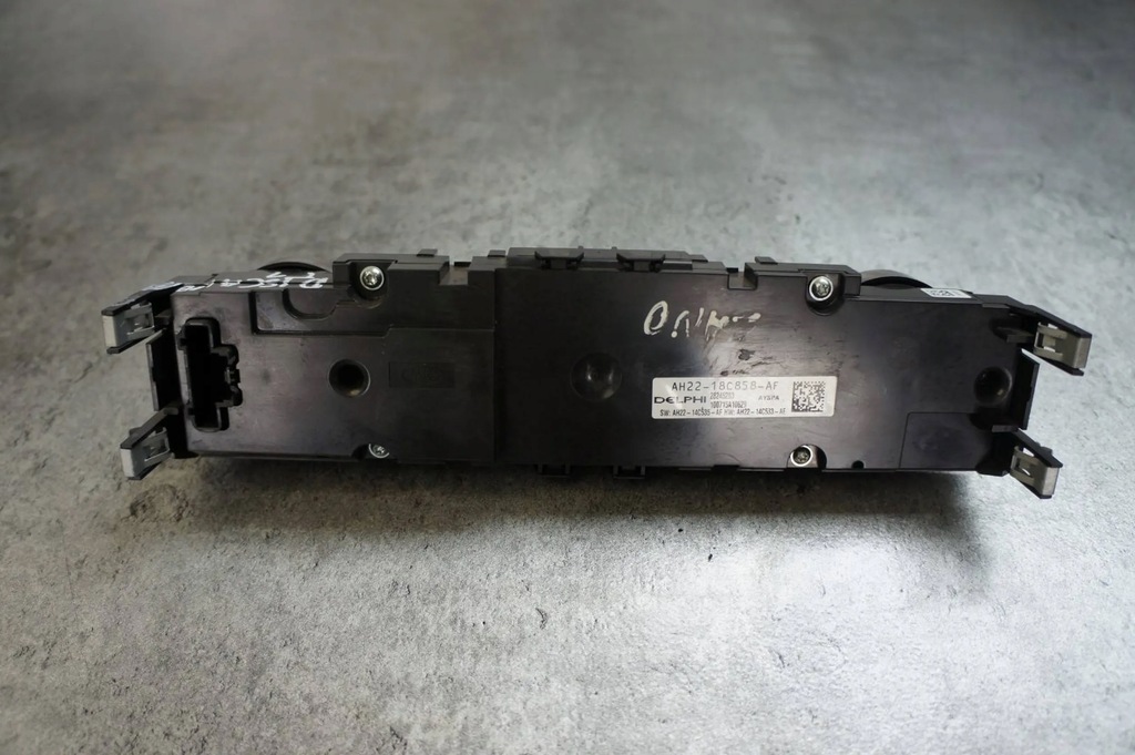 фото №2, Панель радіо телефону land rover discovery iv 4