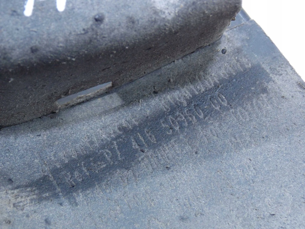 фото №4, Toyota avensis verso 01-09 бризковик перед правий