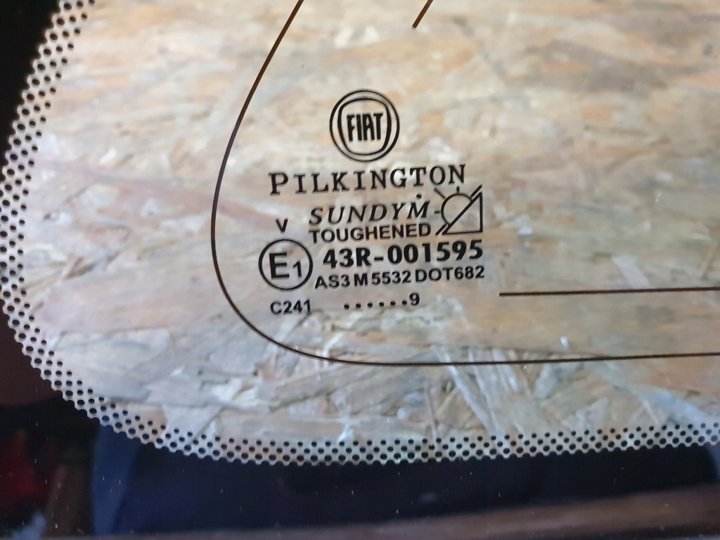 фото №5, Fiat 500 скло кузовна права 19r