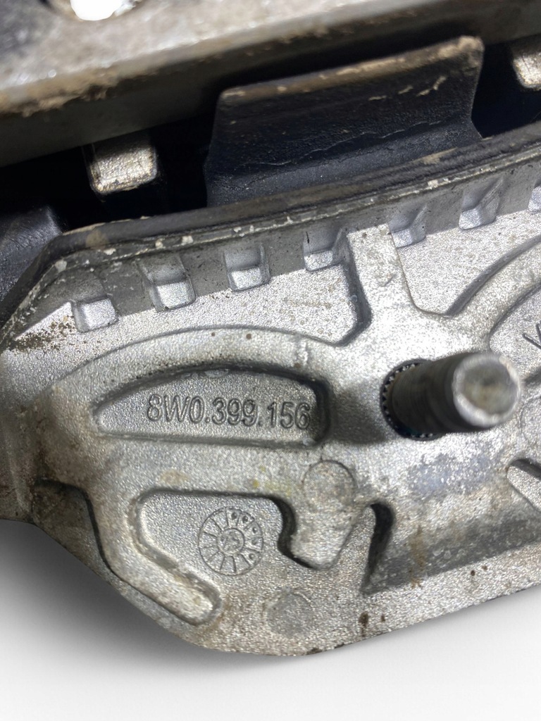 фото №7, Audi a4 s4 b9 8w 2023 кронштейн / кронштейн коробки передач