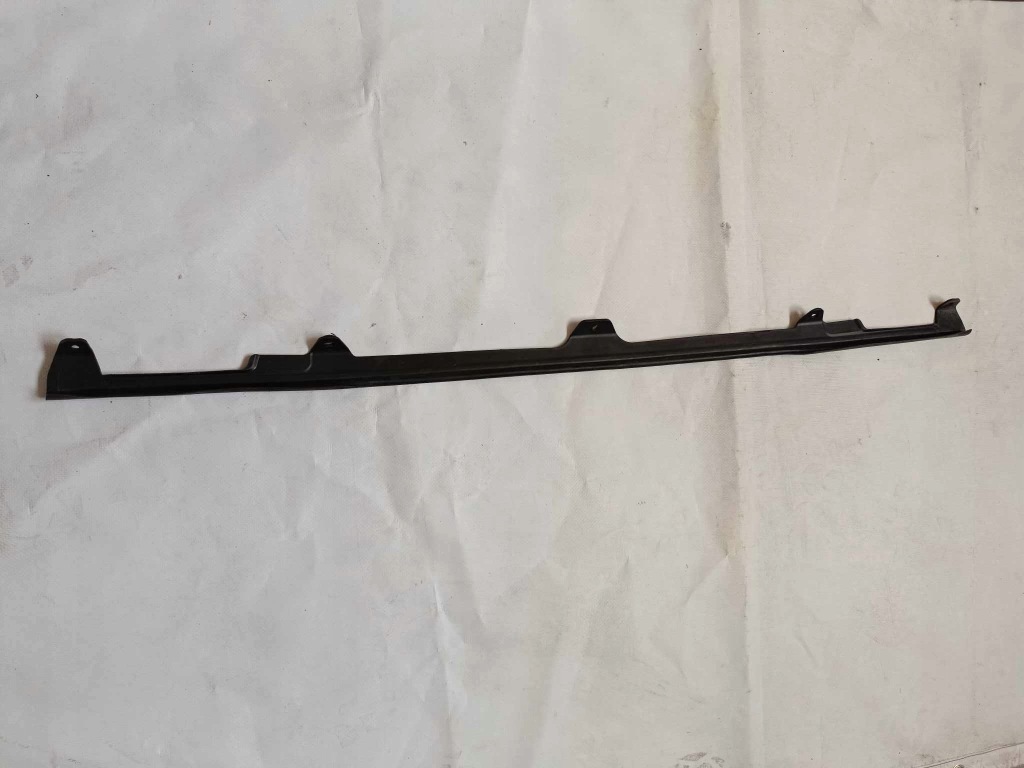 фото №1, Прокладка кришки багажника права jeep compass ii 2017- 68322742