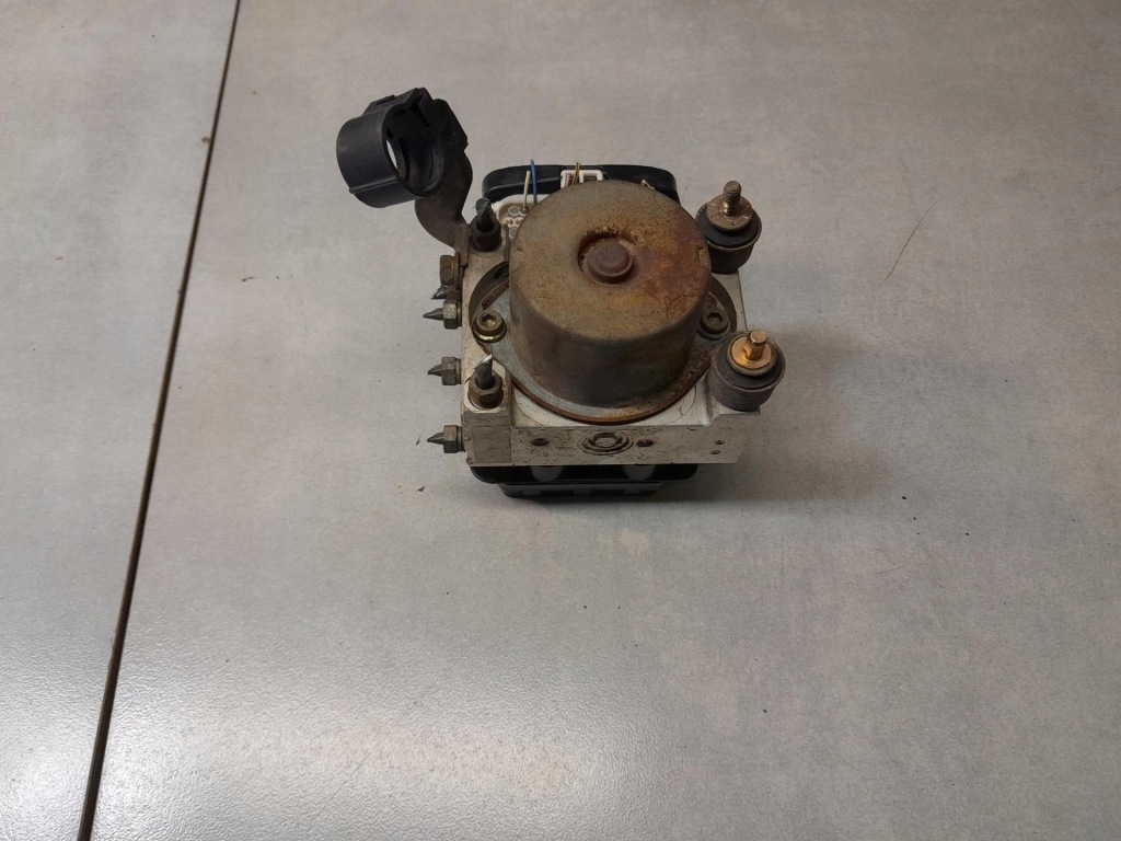 фото №1, Насос abs toyota yaris i 1.0 8954152030