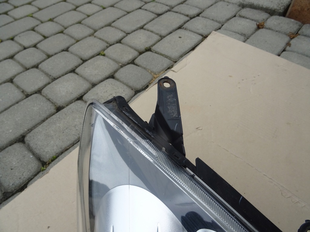 фото №5, Toyota avensis t25 lift лампа права eu koito