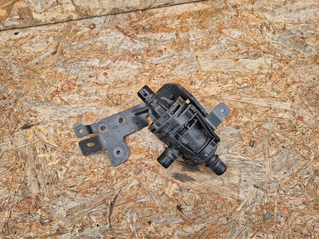 фото №1, Додаткова насос wody термостат renault dacia 1.5dci 212008315r