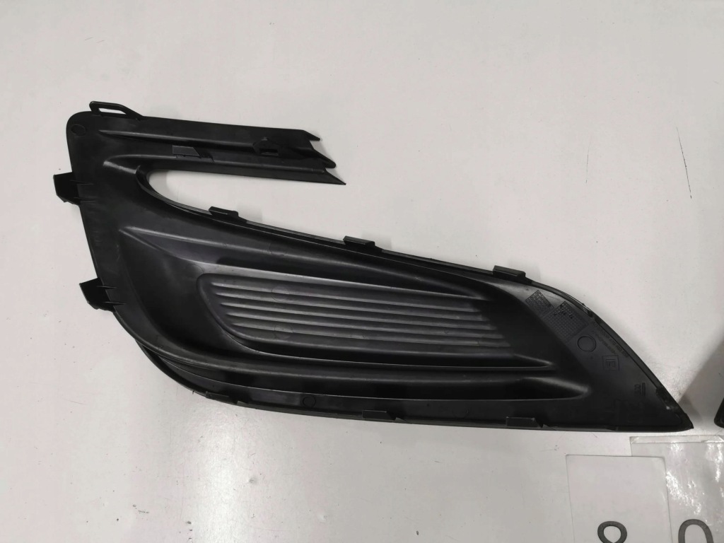 Решётка бампера передний opel mokka x рестайлинг  правая 1 левая 803. Доставка