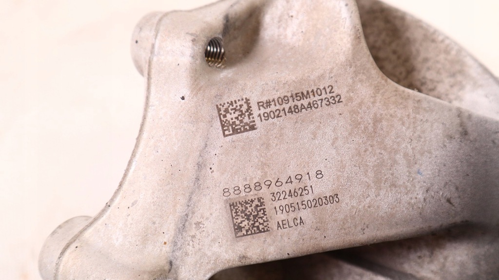 фото №7, Volvo xc40 поворотний кулак права задня 32246251, 32217485