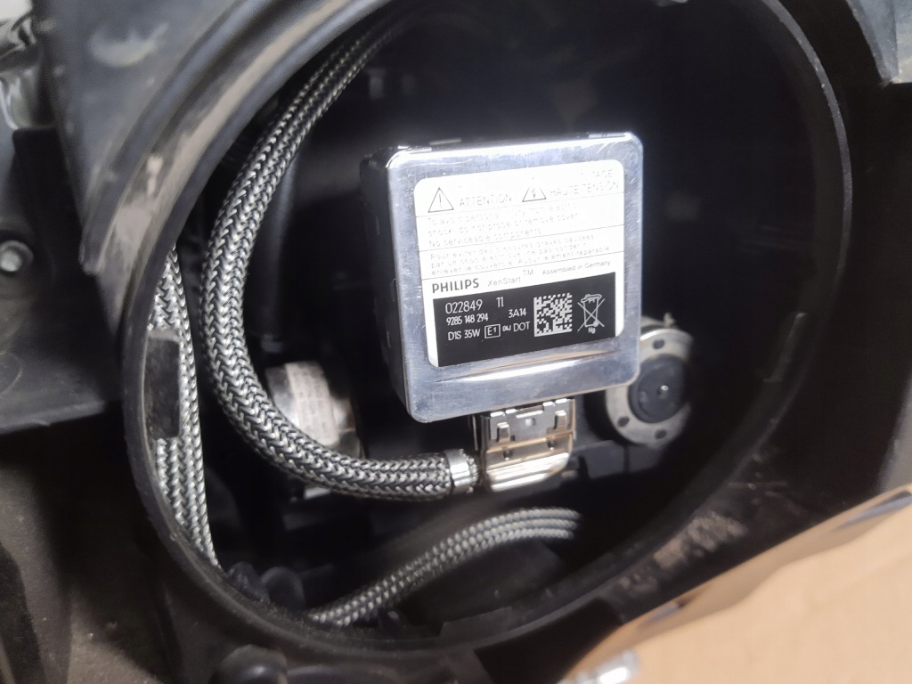 Купити Mercedes c-klasa w204 рестайлінг  bi ксенон ils a2048204430 комплектна сіра