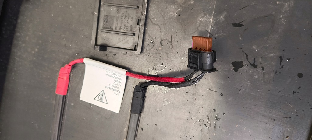 фото №14, Диффузор накладка бампера задняя porsche taycan 9j1 + датчик открывания крышки