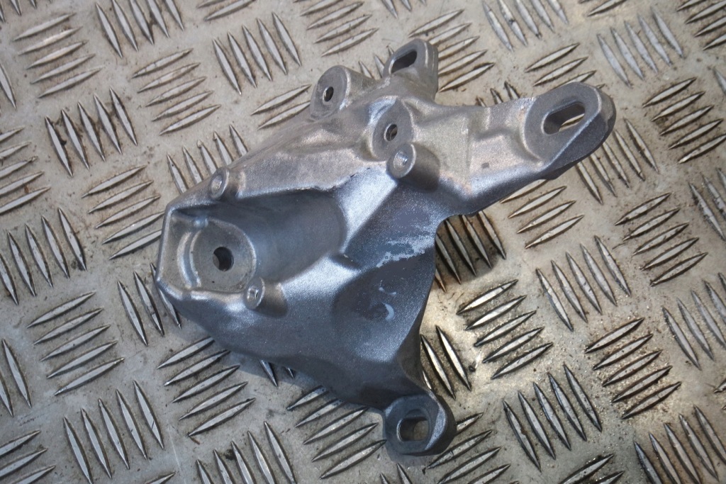 фото №1, Кронштейн опора кронштейн audi q7 q8 4m 4n0399113