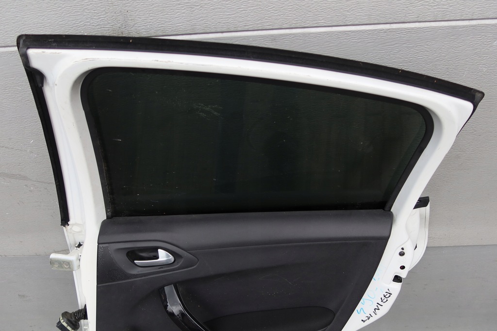 фото №11, Дверь правый задняя peugeot 208